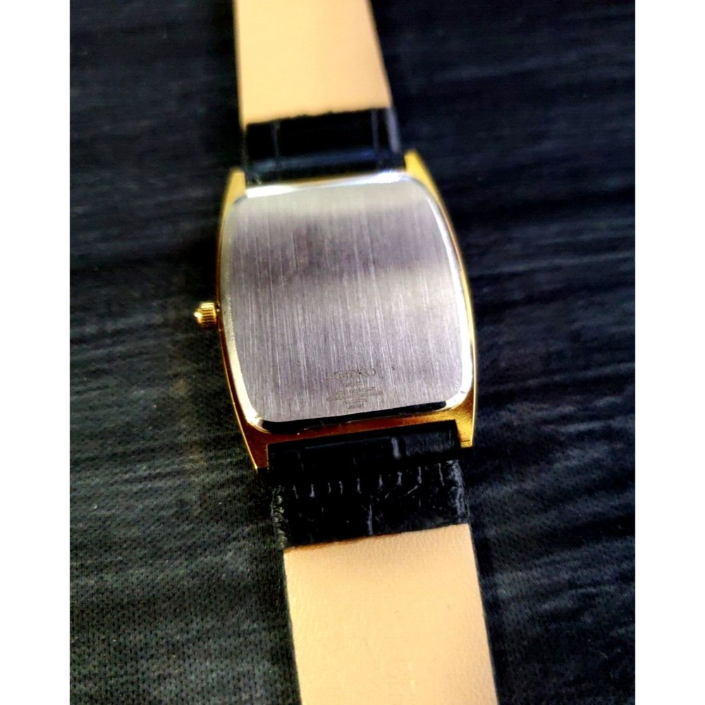 ARE Vintage Seiko New Old Stock Men's Classic Tank‎ Barrel Gold White Wa… - Picture 6 of 8
